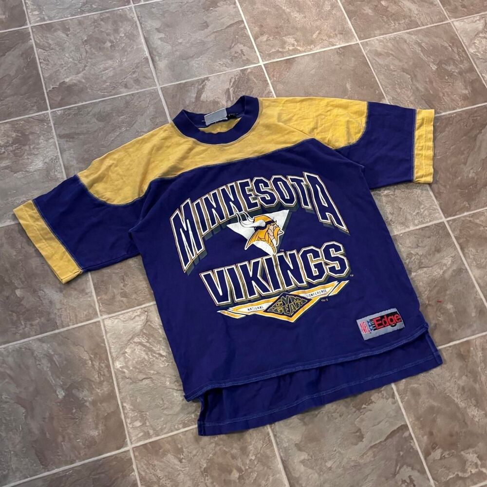 Vtg 1990s Minnesota Vikings NFL tee with yellow/purple color blocking, Size L